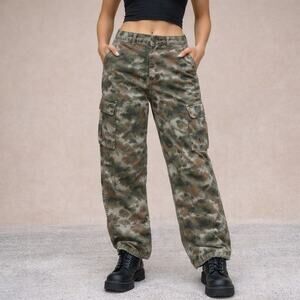 Levi’s Premium Green Camo Cargo Pants Women’s 24 Cotton Utility Y2K